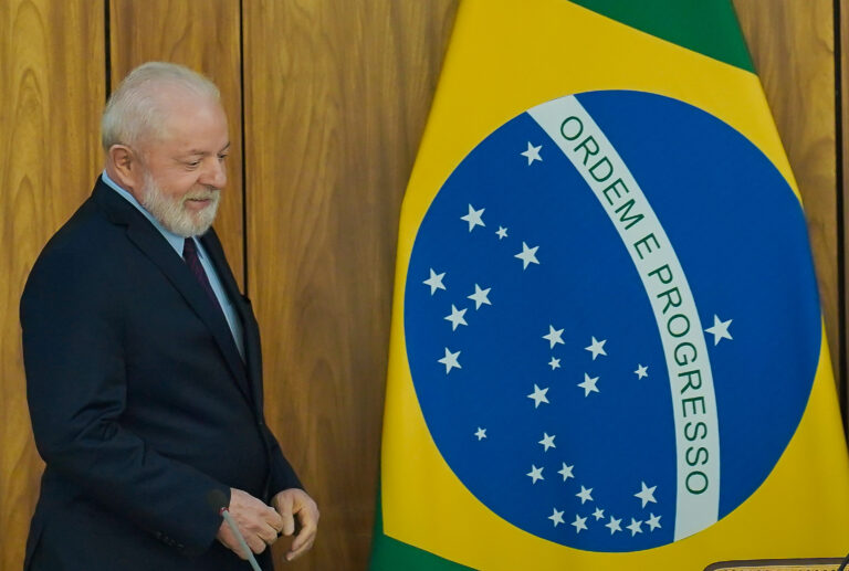 Lula diz que dificilmente cumprirá meta de déficit zero em 2024 O