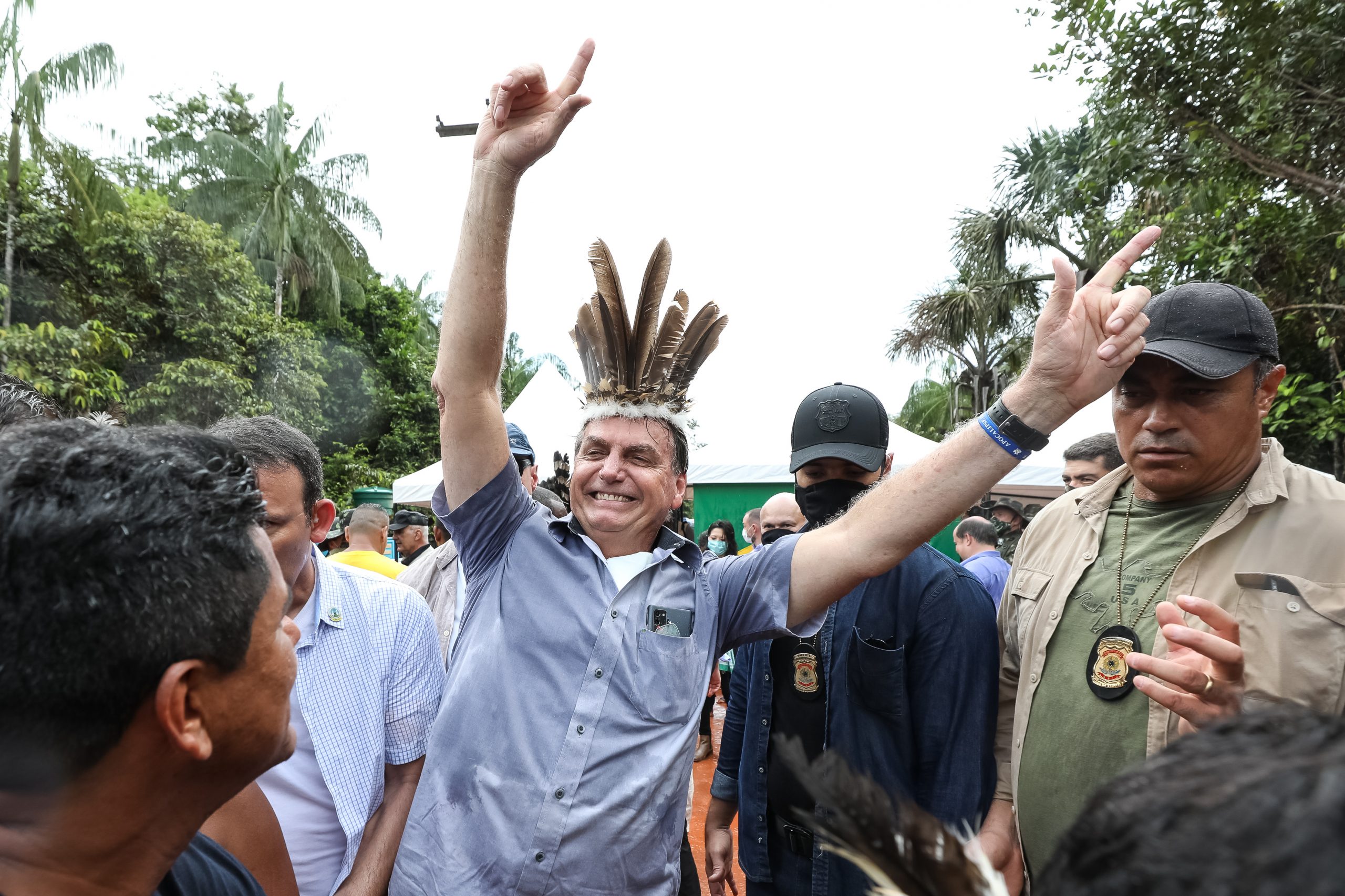 Sob clima de festa, indígenas recebem Bolsonaro com euforia e muitas fotos 15