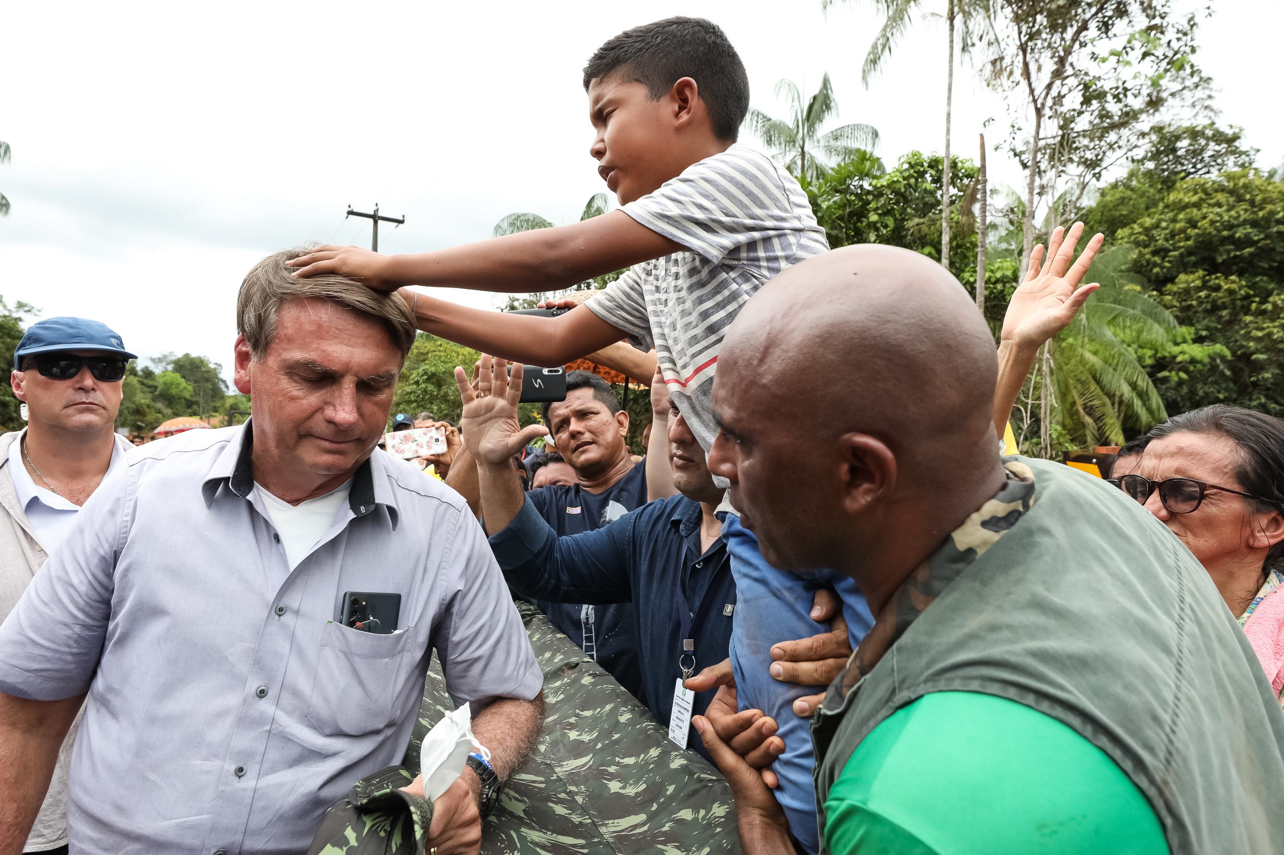Sob clima de festa, indígenas recebem Bolsonaro com euforia e muitas fotos 1