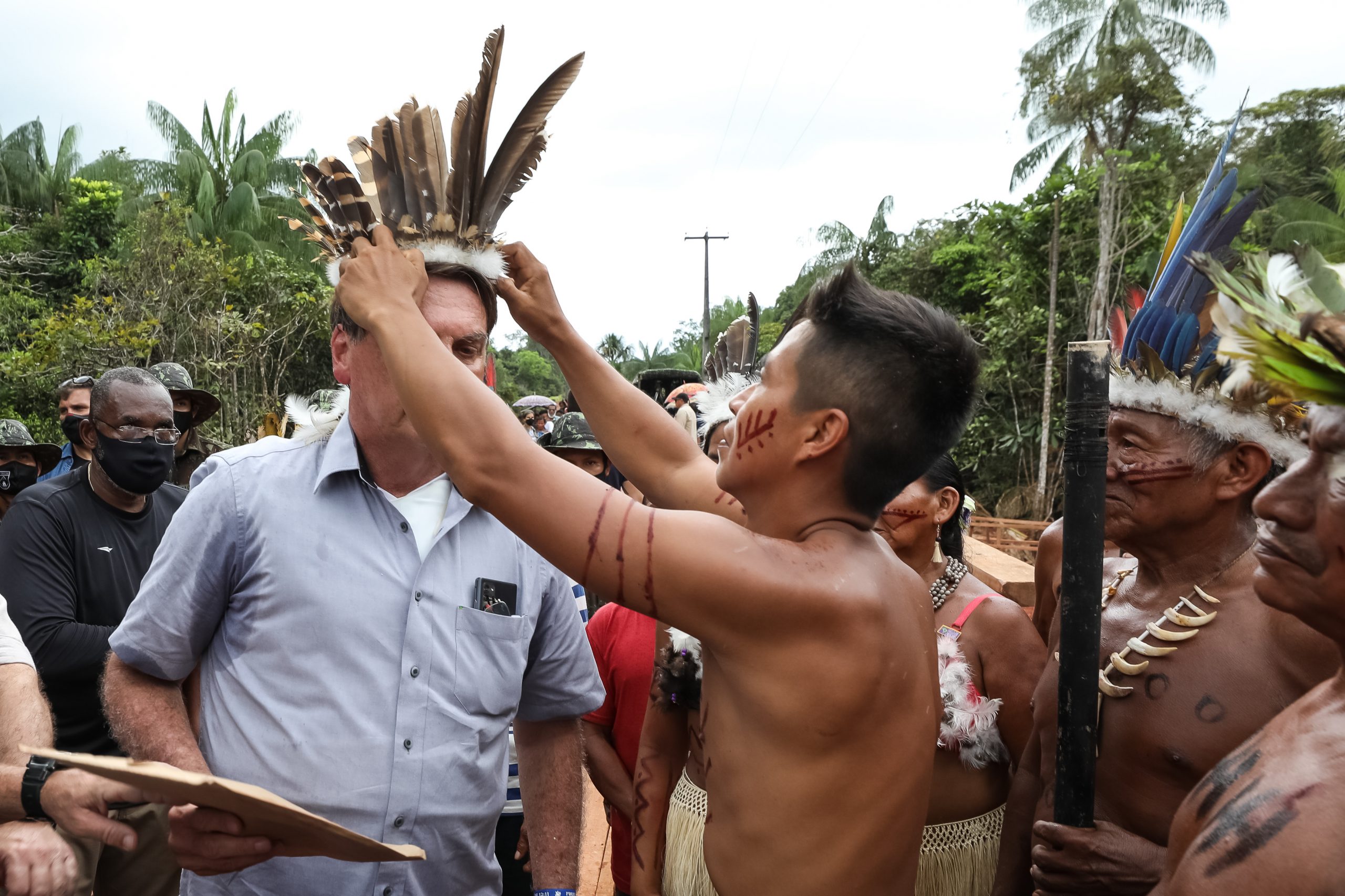 Sob clima de festa, indígenas recebem Bolsonaro com euforia e muitas fotos 21