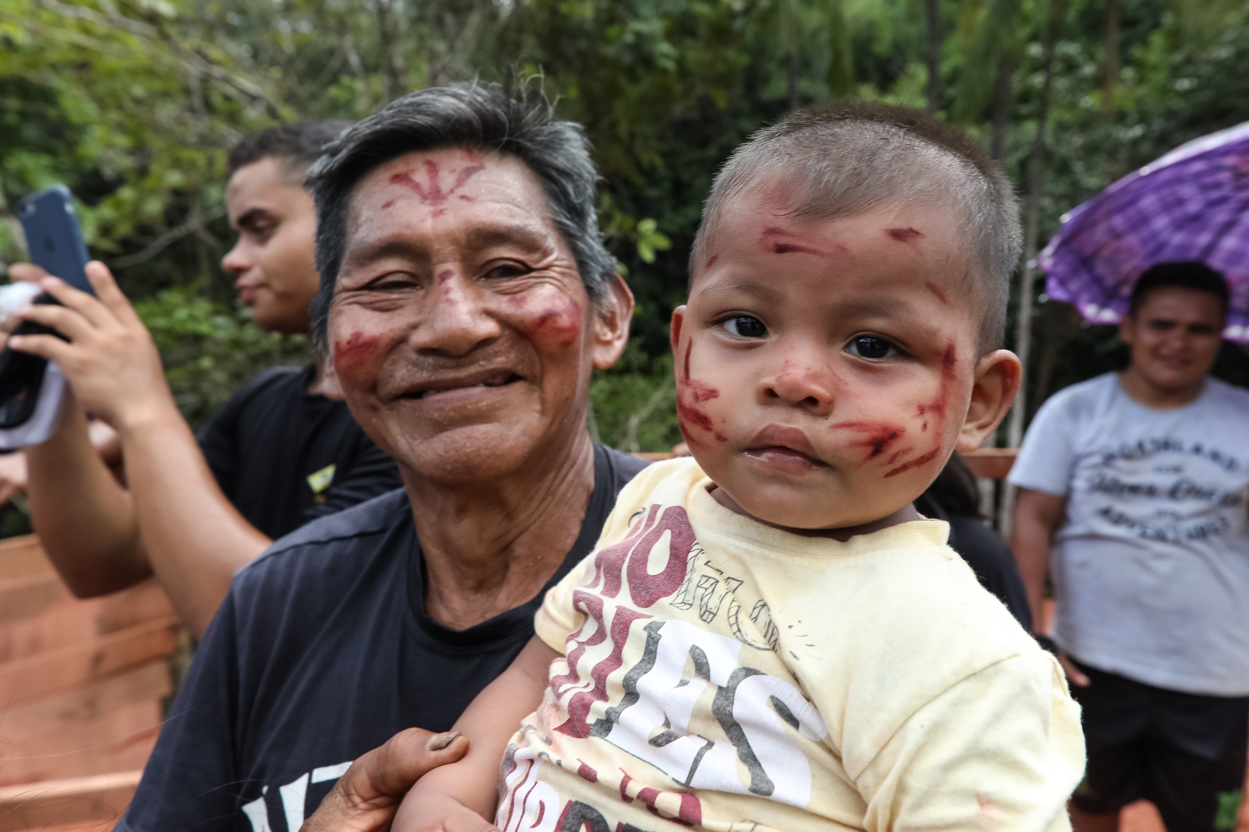 Sob clima de festa, indígenas recebem Bolsonaro com euforia e muitas fotos 5