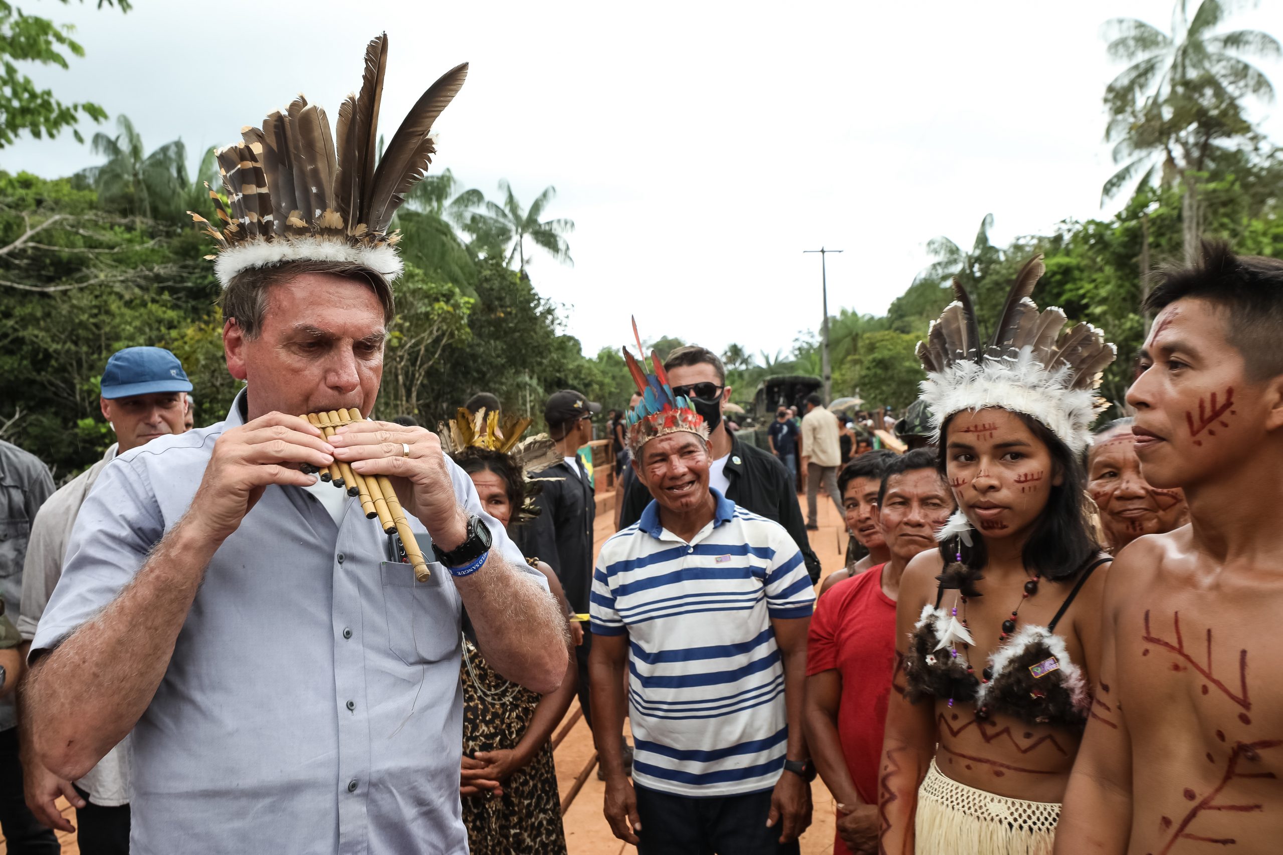 Sob clima de festa, indígenas recebem Bolsonaro com euforia e muitas fotos 20