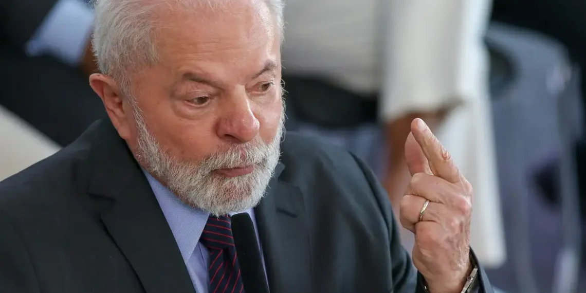 Lula é recebido com vaias em evento com prefeitos