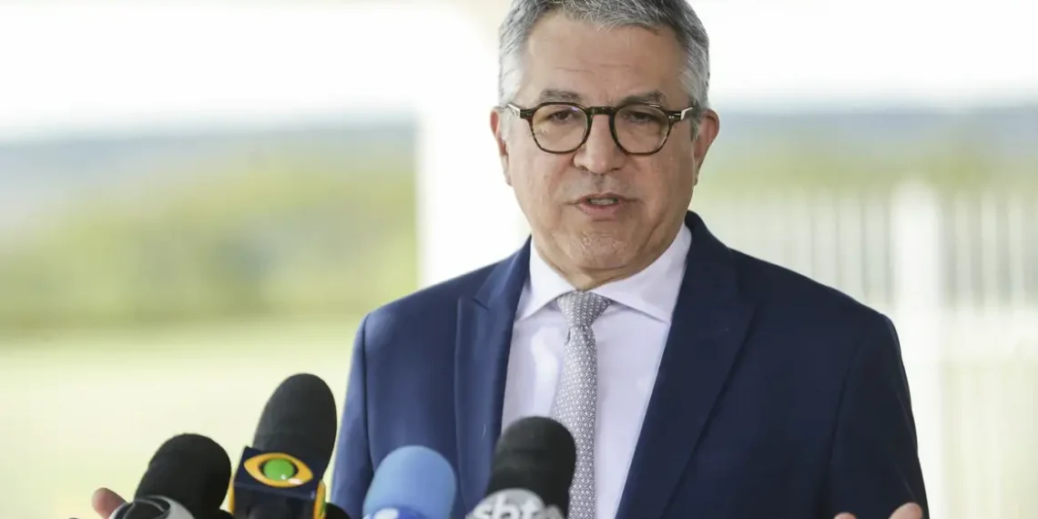 Ministro Alexandre Padilha declara que governo não apoiará lei do aborto: "barbaridade"