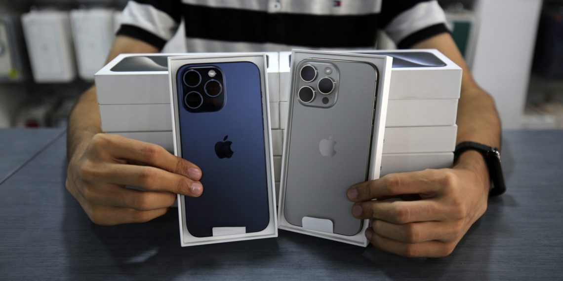 Leilão da Receita Federal tem iPhone a partir de R$ 840 e carro por R$ 500