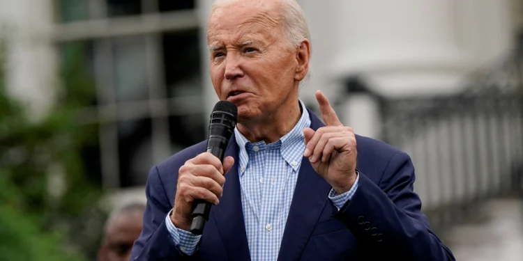 Biden desafia aliados e anuncia que permanecerá na disputa pela Casa Branca