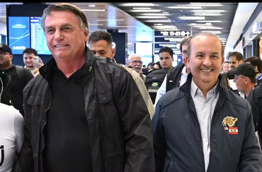 Bolsonaro é recebido por apoiadores em hotel em Santa Catarina; assista ao vídeo; Jorginho Mello