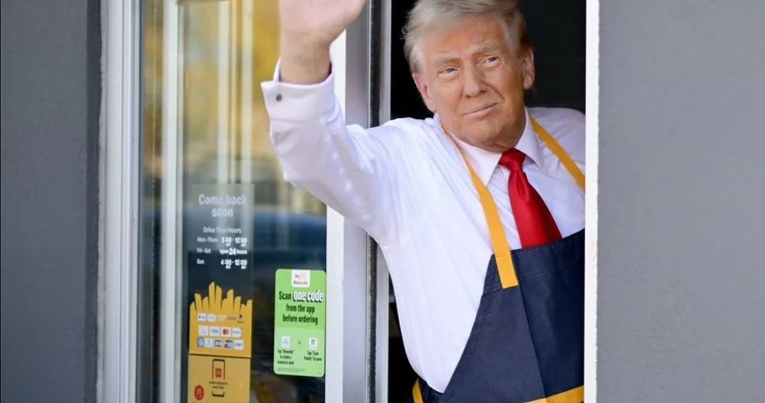 Donald Trump surpreende clientes ao operar como atendente do McDonald’s