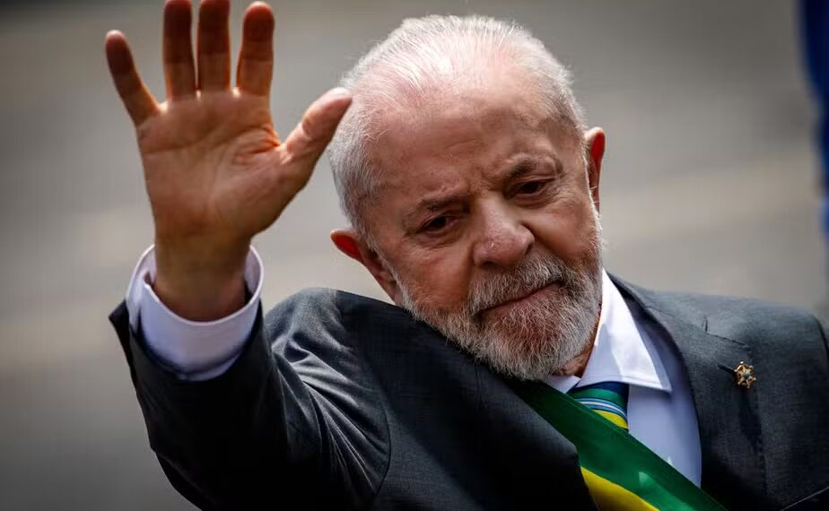 Apenas 24% dos brasileiros consideram trabalho de Lula bom/ótimo, aponta PoderData