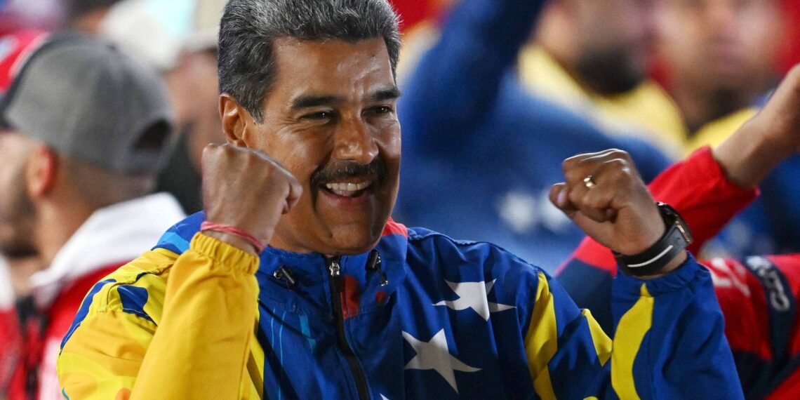 Mesmo derrotado nas urnas, Maduro legitima fraude e assume novo mandato na Venezuela