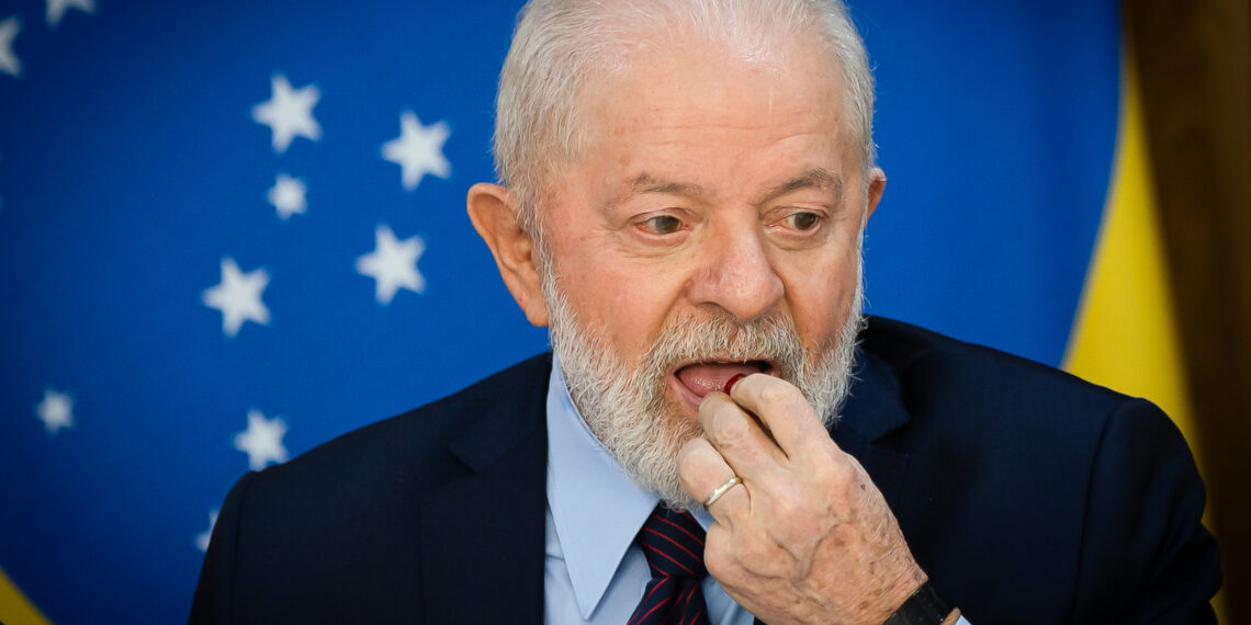 Lula sinaliza não disputar a reeleição em 2026 e ala teme extinção da esquerda: 'Não há outro nome'