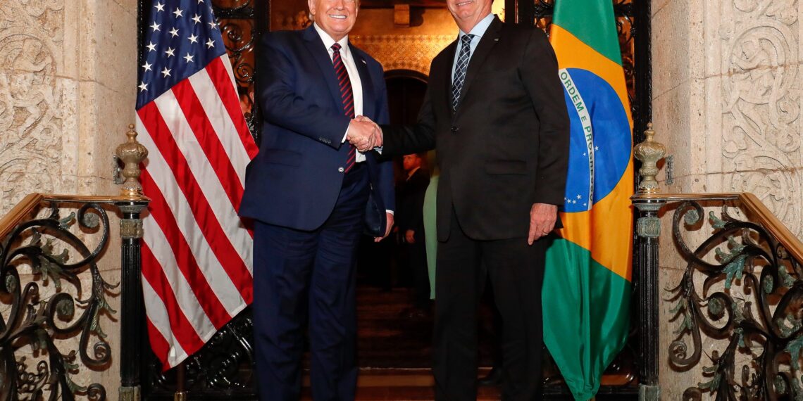 Parte da imprensa mente e desinforma ao dizer que Bolsonaro não foi convidado oficialmente para posse de Trump; veja o convite