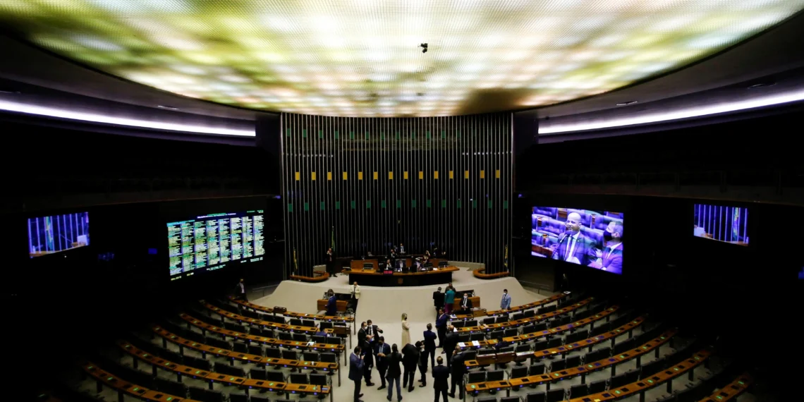 Câmara dos Deputados projeta déficit de R$ 63 bilhões no orçamento de 2025