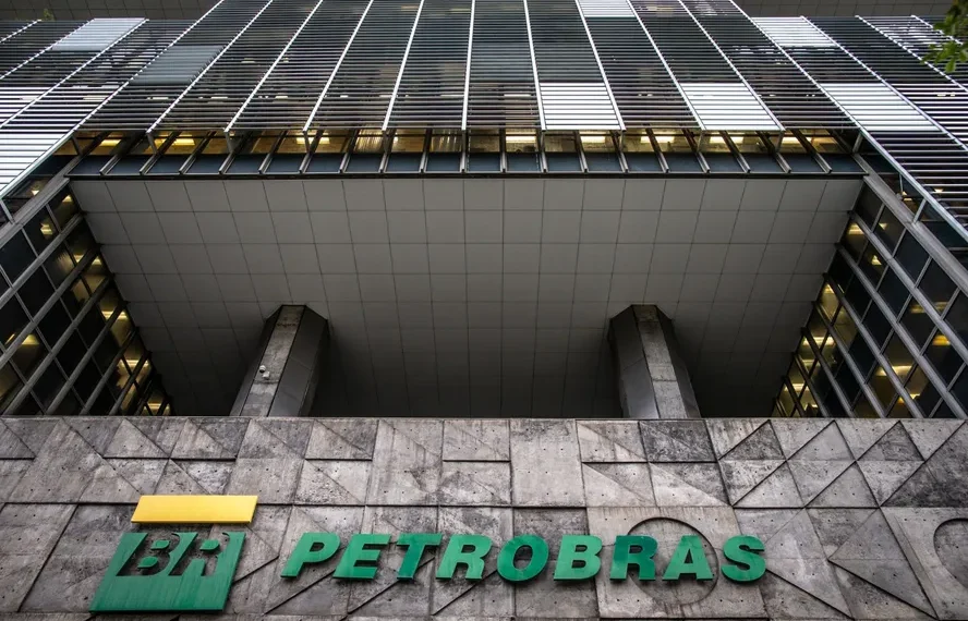 Quanto teria rendido um investimento de R$ 10 mil na Petrobras (PETR4) há 5, 10 ou 15 anos?