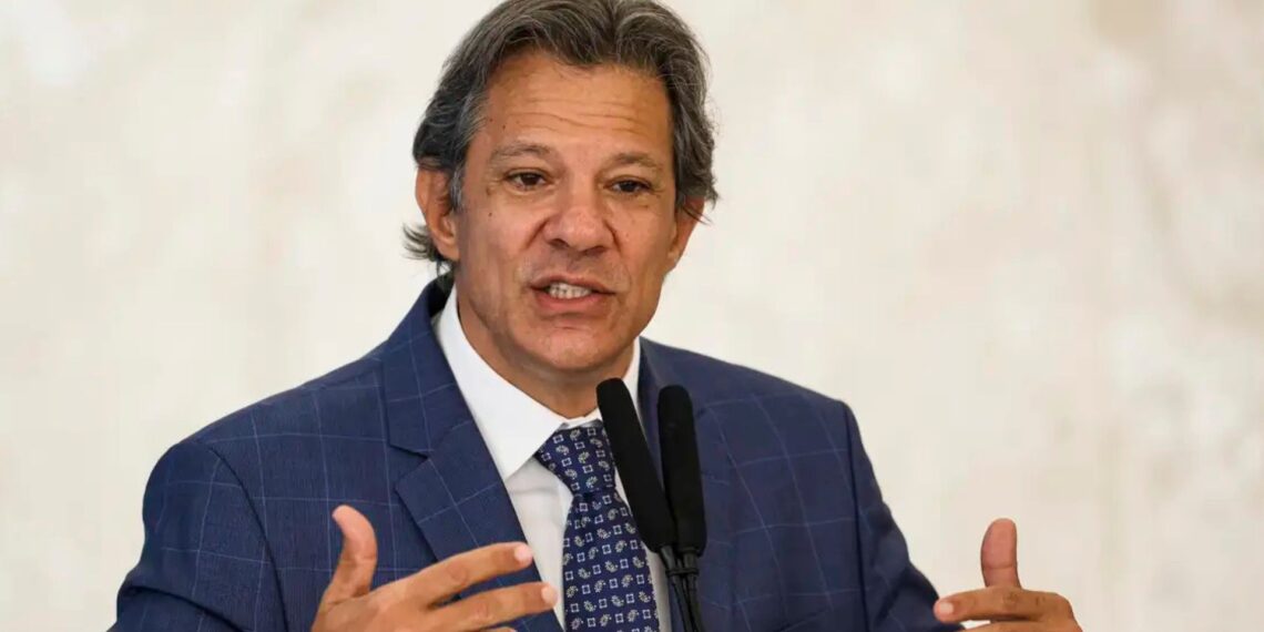 Haddad diz que preço do combustível sob Lula está mais barato do que na época do governo Bolsonaro