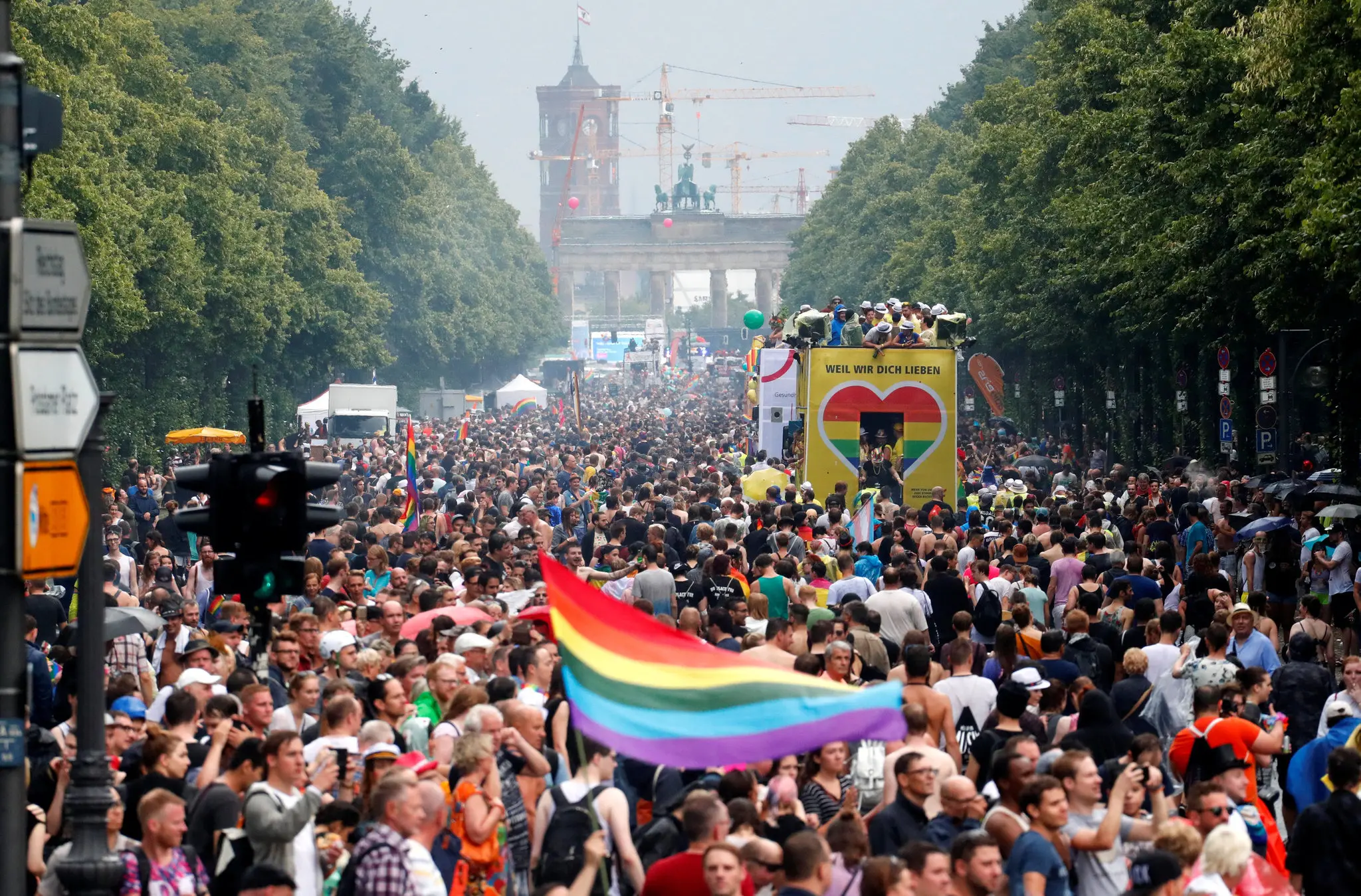 Alemanha: pesquisa aponta que, se apenas o eleitorado gay votasse em 2025, siglas de direita venceriam com vitória esmagadora 2