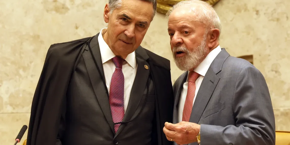 Ao lado de Lula, Barroso diz que os Três Poderes são 'independentes' e 'harmônicos'