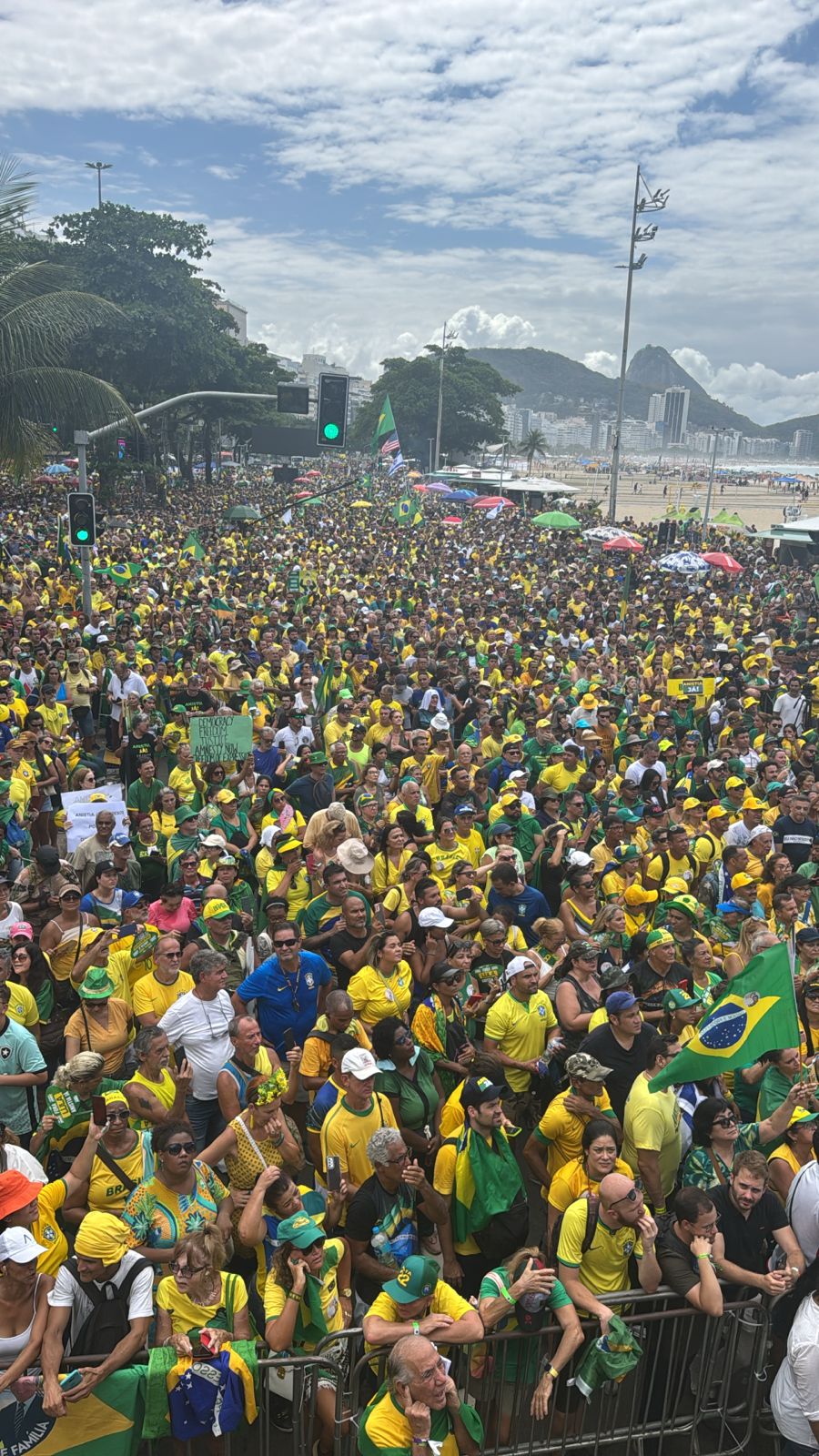 Manifestação ‘Anistia Já’ reuniu mais de 400 mil pessoas em Copacabana, diz Polícia Militar do Rio; veja fotos 3